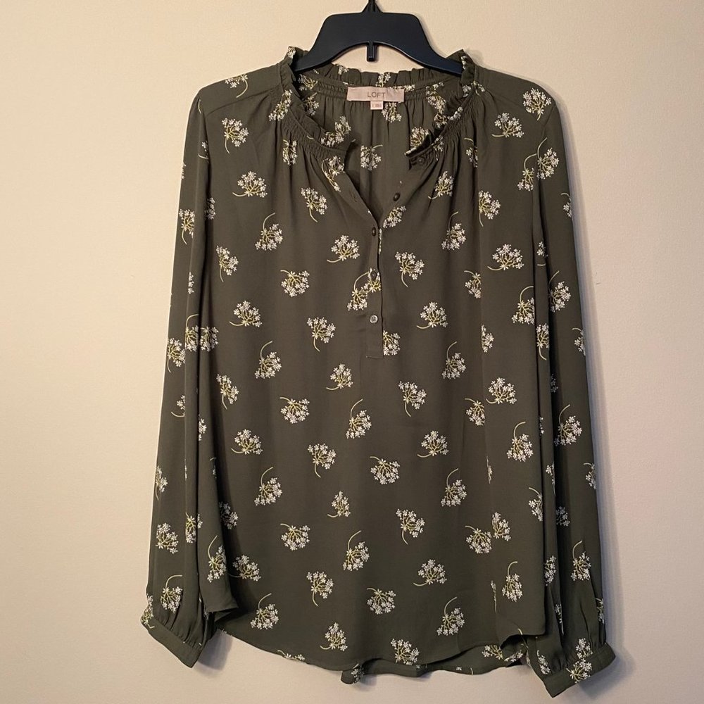 LOFT Green Long Sleeve w/ Mini Daisies SzL